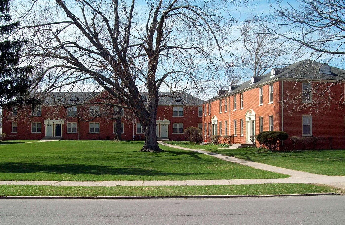 Garden apartment building